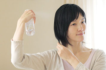 シュっとひと吹きで艶やかな髪に